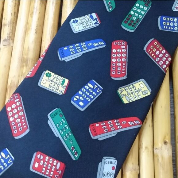 EUC VINTAGE ALYNN "Channel Surfing" Blue & Multicolored Remotes 100% Silk Tie - Picture 8 of 8